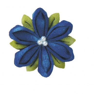 クレマチスのブローチ