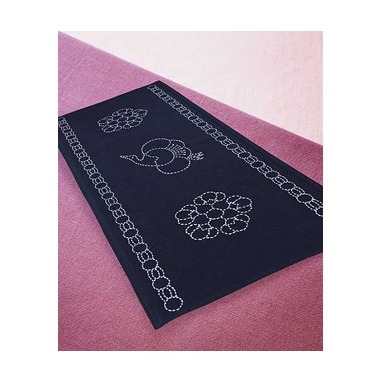 テーブルセンター梅鶴（紺)