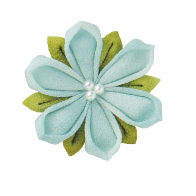 クレマチスのブローチ