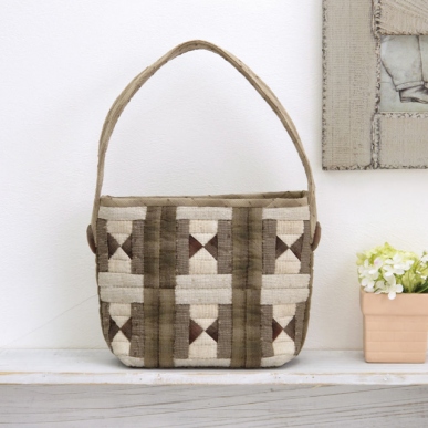 ログキャビンのセミショルダーバッグ