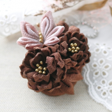 チョウとマリーゴールド