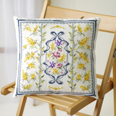 ミモザと春の小花